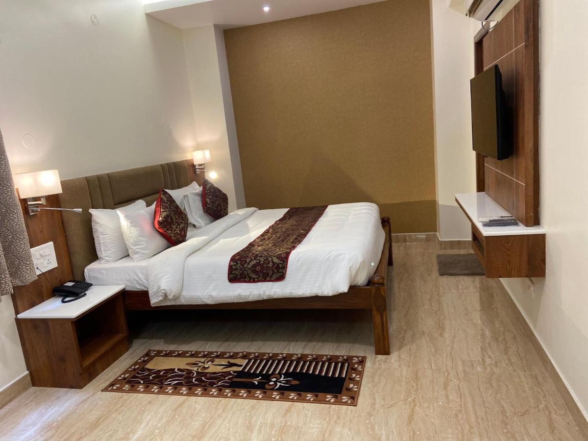 Le Shiv Executive Suite Theni Extérieur photo