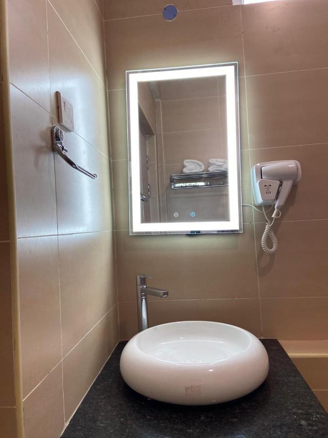 Le Shiv Executive Suite Theni Extérieur photo